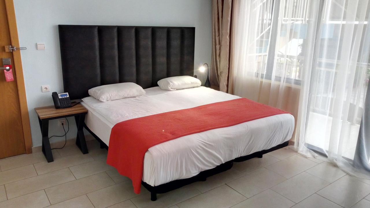 Hotel Le Petit Bateau Conakry Exterior photo